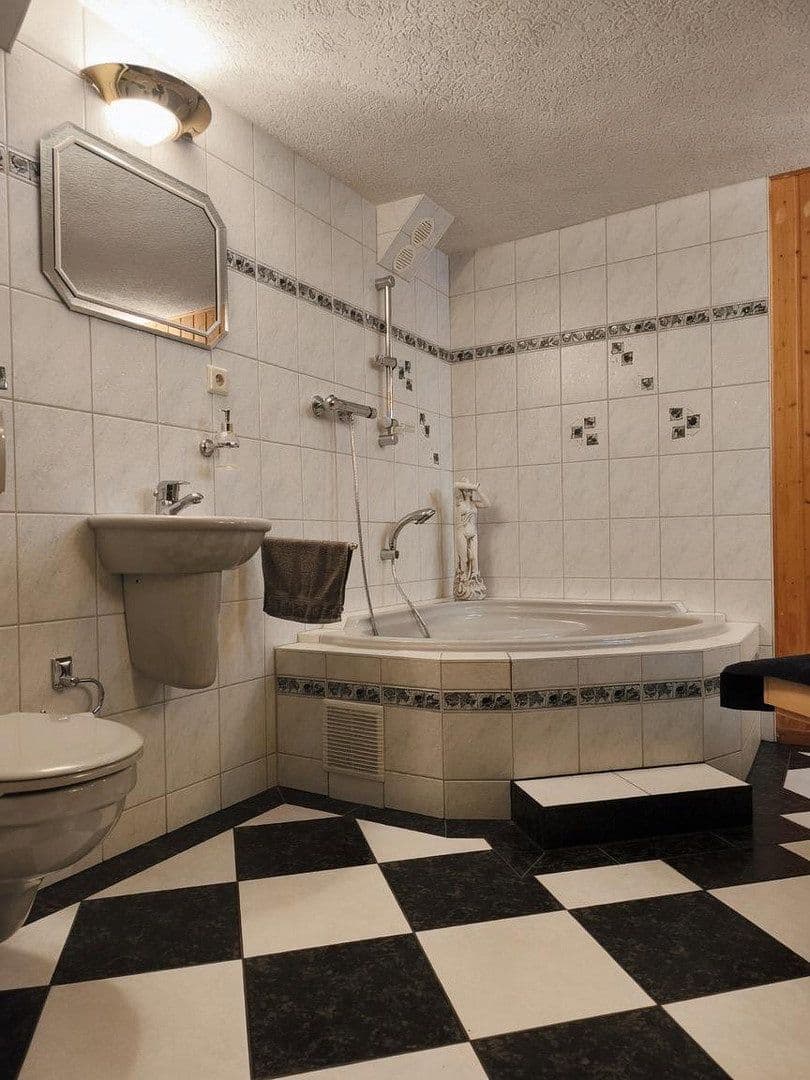 Predaj domu 311 m², pozemok 819 m², Arnstadt, Durínsko Predaj domu 311 m², pozemok 819 m², Arnstadt, Durínsko