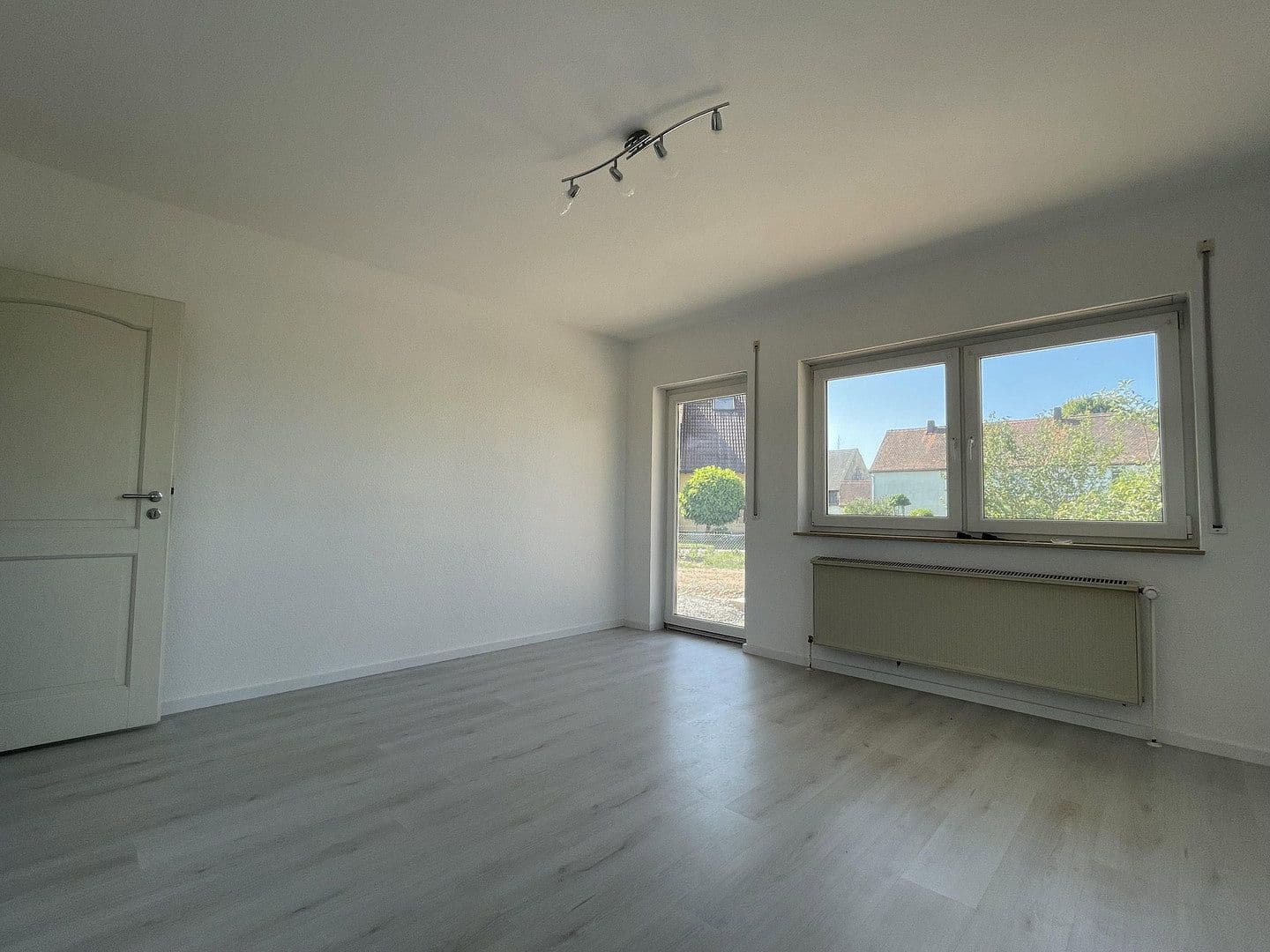 Prenájom bytu 3-izbový 100 m², Burgoberbach, Bavorsko Prenájom bytu 3-izbový 100 m², Burgoberbach, Bavorsko