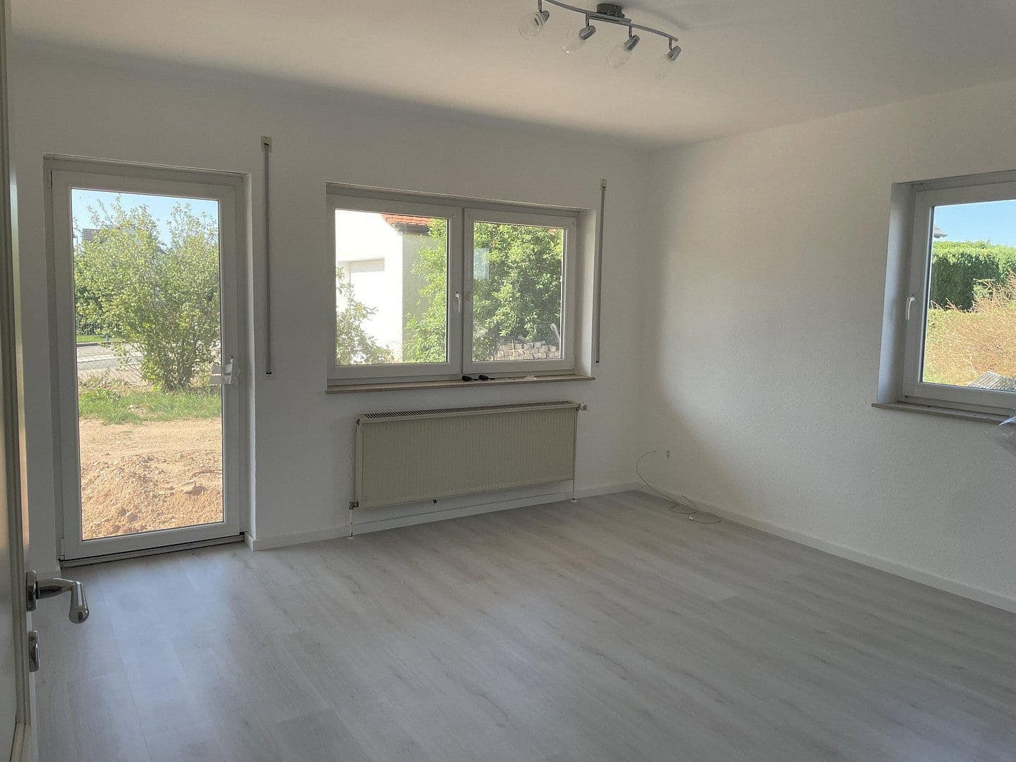 Prenájom bytu 3-izbový 100 m², Burgoberbach, Bavorsko Prenájom bytu 3-izbový 100 m², Burgoberbach, Bavorsko