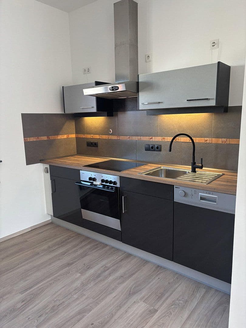 Prenájom bytu 2-izbový 85 m², Kaiserslautern, Porýnie-Falcko Prenájom bytu 2-izbový 85 m², Kaiserslautern, Porýnie-Falcko