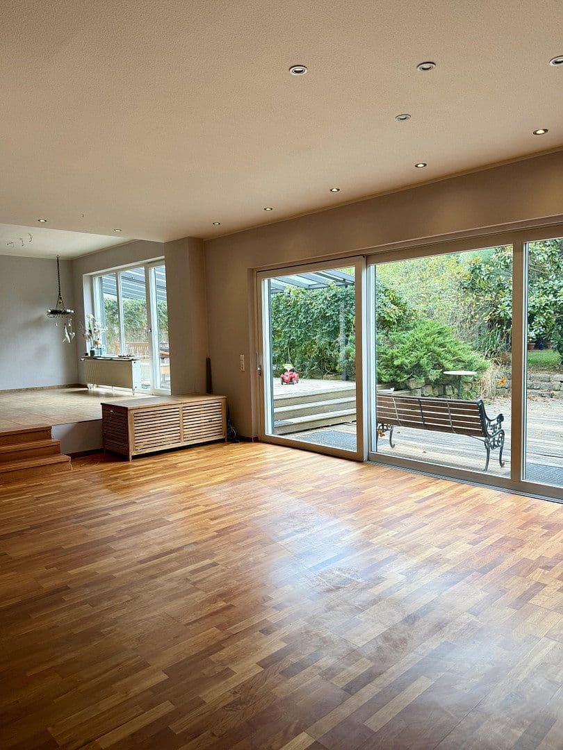 Predaj domu 340 m², pozemok 973 m², Rheinzabern, Porýnie-Falcko Predaj domu 340 m², pozemok 973 m², Rheinzabern, Porýnie-Falcko