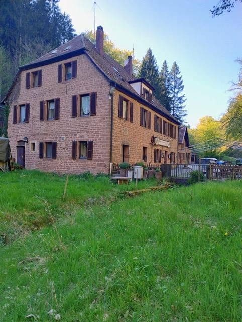 Predaj domu 520 m², pozemok 3.000 m², Sattelmühle 2, Esthal, Porýnie-Falcko Predaj domu 520 m², pozemok 3.000 m², Sattelmühle 2, Esthal, Porýnie-Falcko