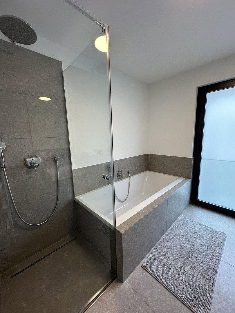 Predaj domu 315 m², pozemok 237 m², Köln, Severné Porýnie - Westfálsko Predaj domu 315 m², pozemok 237 m², Köln, Severné Porýnie - Westfálsko