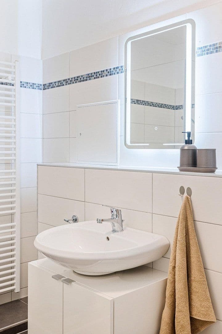 Prenájom bytu 1-izbový 54 m², Görlitzer Straße 2, Hochheim, Hesensko Prenájom bytu 1-izbový 54 m², Görlitzer Straße 2, Hochheim, Hesensko