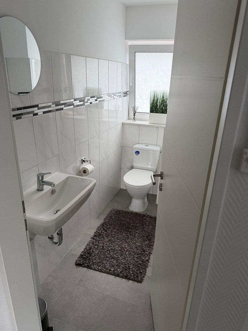 Prenájom bytu 3-izbový 122 m², Bensbergerstr.31, Overath, Severné Porýnie - Westfálsko Prenájom bytu 3-izbový 122 m², Bensbergerstr.31, Overath, Severné Porýnie - Westfálsko