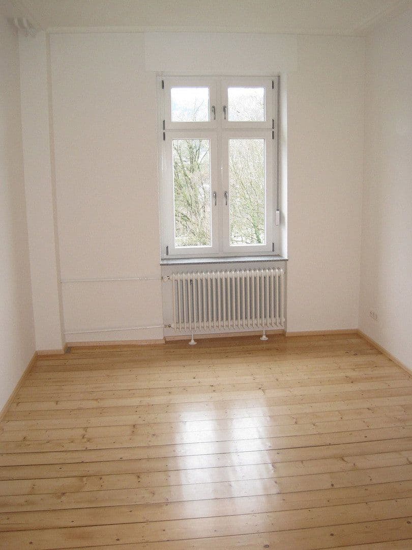 Prenájom bytu 3-izbový 75 m², Baden-Baden, Bádensko-Wurttembersko Prenájom bytu 3-izbový 75 m², Baden-Baden, Bádensko-Wurttembersko