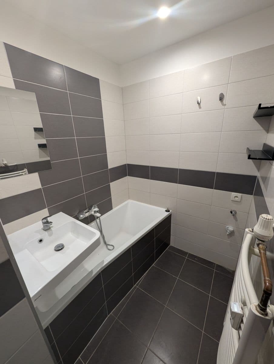 Prenájom bytu 3-izbový 68 m², U Stadiónu, Ústí nad Labem, Ústecký kraj Prenájom bytu 3-izbový 68 m², U Stadiónu, Ústí nad Labem, Ústecký kraj