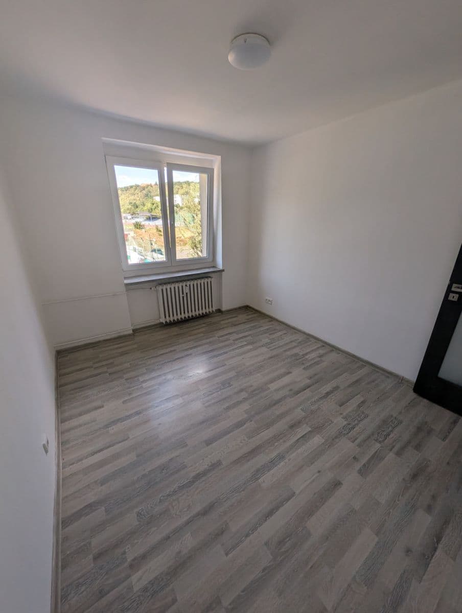 Prenájom bytu 3-izbový 68 m², U Stadiónu, Ústí nad Labem, Ústecký kraj Prenájom bytu 3-izbový 68 m², U Stadiónu, Ústí nad Labem, Ústecký kraj