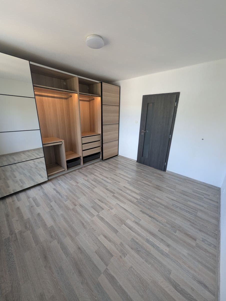 Prenájom bytu 3-izbový 68 m², U Stadiónu, Ústí nad Labem, Ústecký kraj Prenájom bytu 3-izbový 68 m², U Stadiónu, Ústí nad Labem, Ústecký kraj