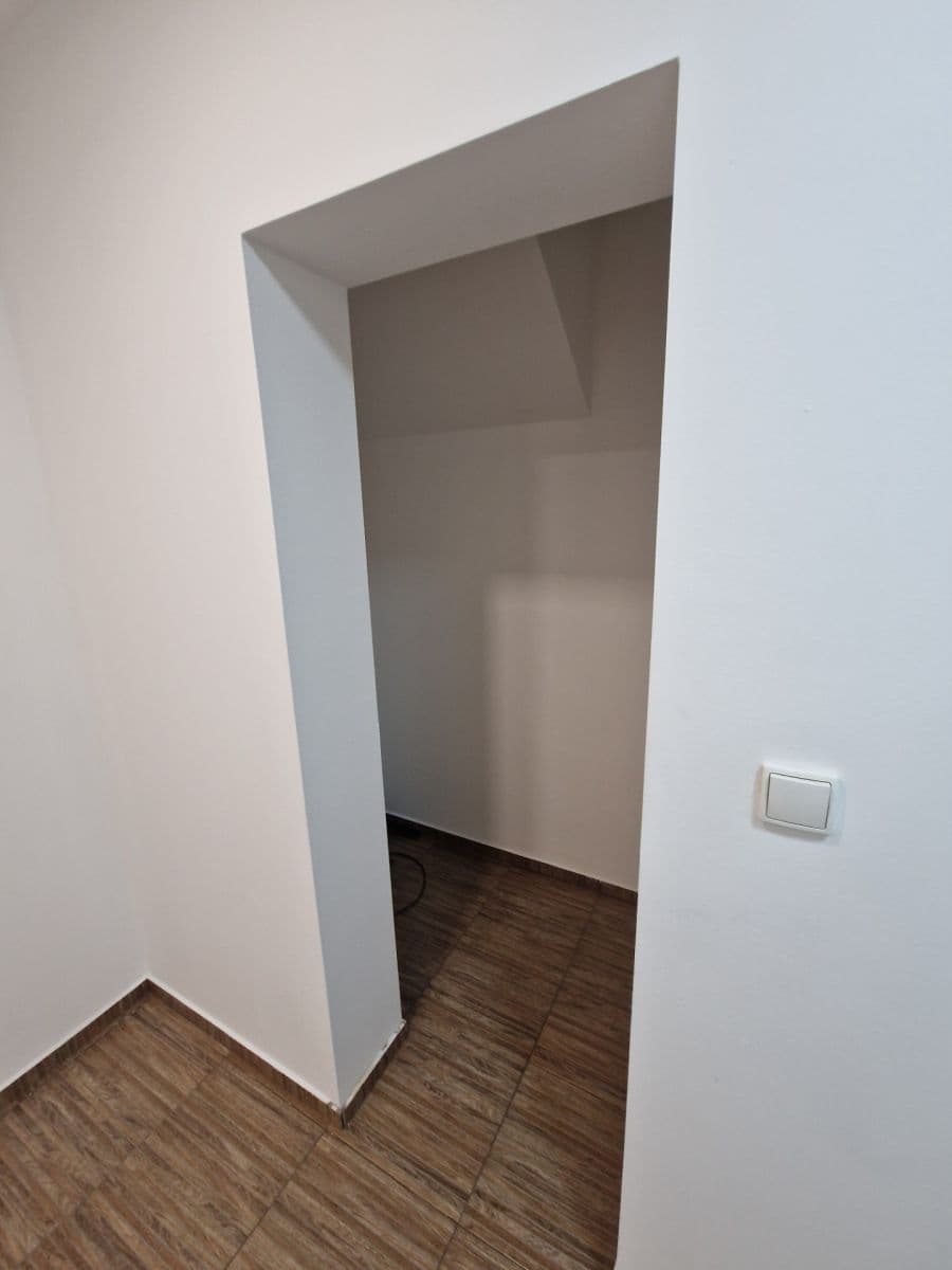Prenájom bytu 3-izbový 68 m², Ke Kaštanům, Bořanovice, Středočeský kraj Prenájom bytu 3-izbový 68 m², Ke Kaštanům, Bořanovice, Středočeský kraj