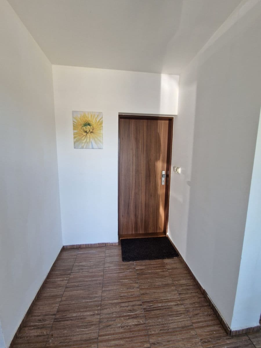 Prenájom bytu 3-izbový 68 m², Ke Kaštanům, Bořanovice, Středočeský kraj Prenájom bytu 3-izbový 68 m², Ke Kaštanům, Bořanovice, Středočeský kraj