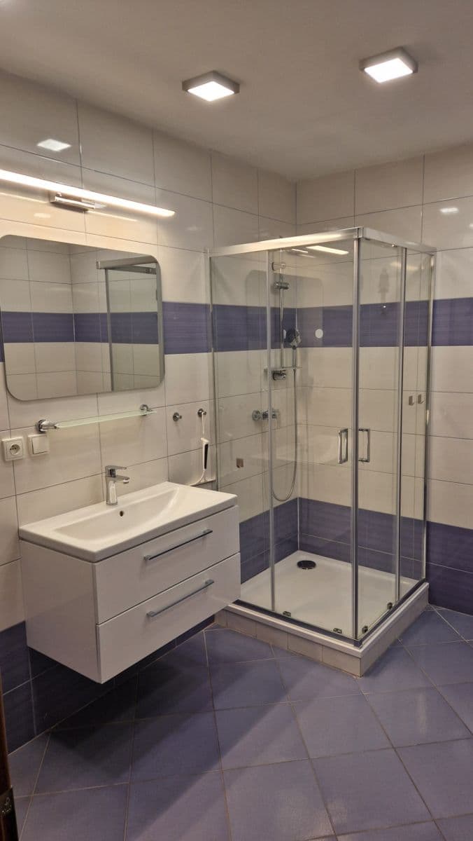 Prenájom bytu 3-izbový 68 m², Ke Kaštanům, Bořanovice, Středočeský kraj Prenájom bytu 3-izbový 68 m², Ke Kaštanům, Bořanovice, Středočeský kraj