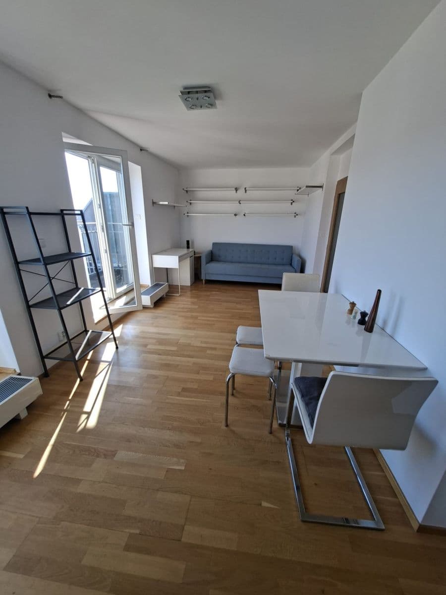 Predaj bytu 2-izbový 69 m², Moskevská, Praha, Praha Predaj bytu 2-izbový 69 m², Moskevská, Praha, Praha