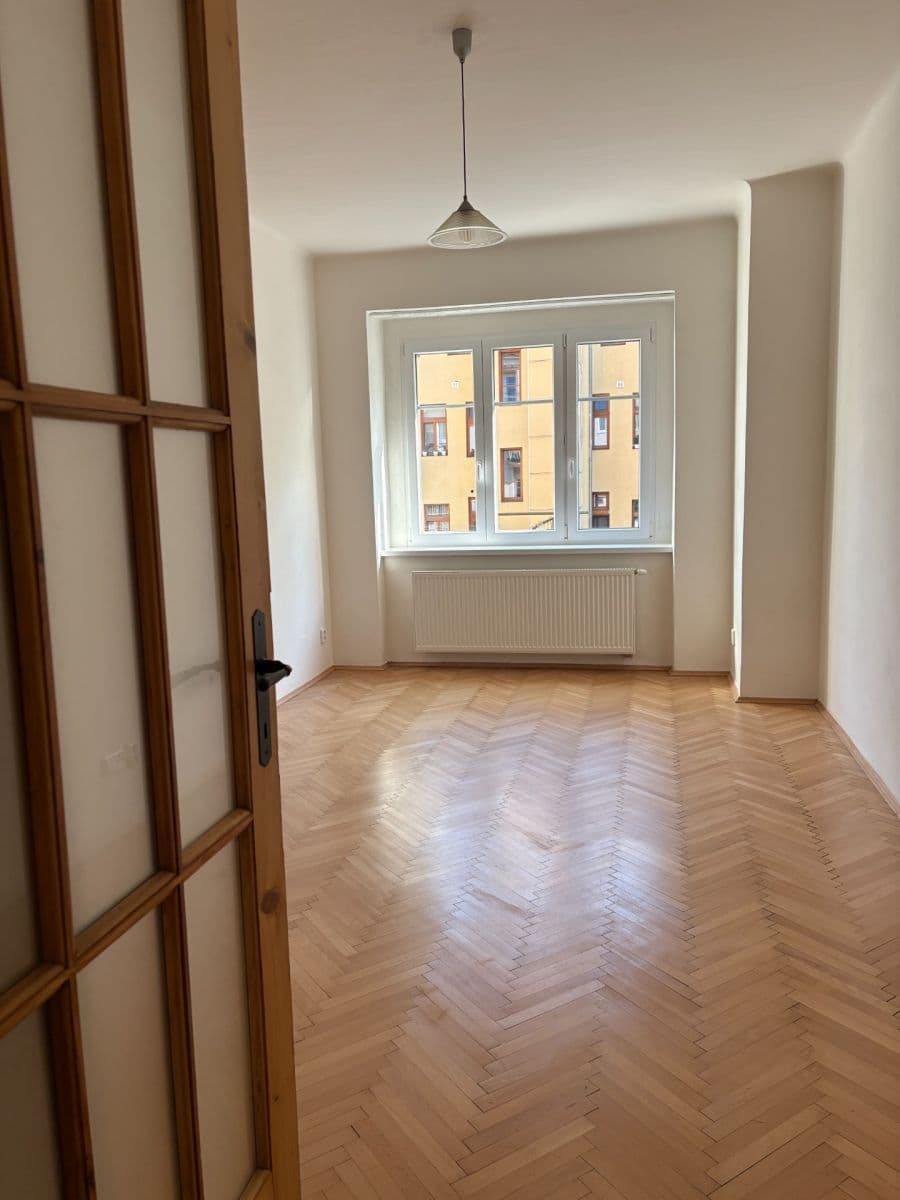 Prenájom bytu 2-izbový 42 m², náměstí Dr. Václava Holého, Praha, Praha Prenájom bytu 2-izbový 42 m², náměstí Dr. Václava Holého, Praha, Praha