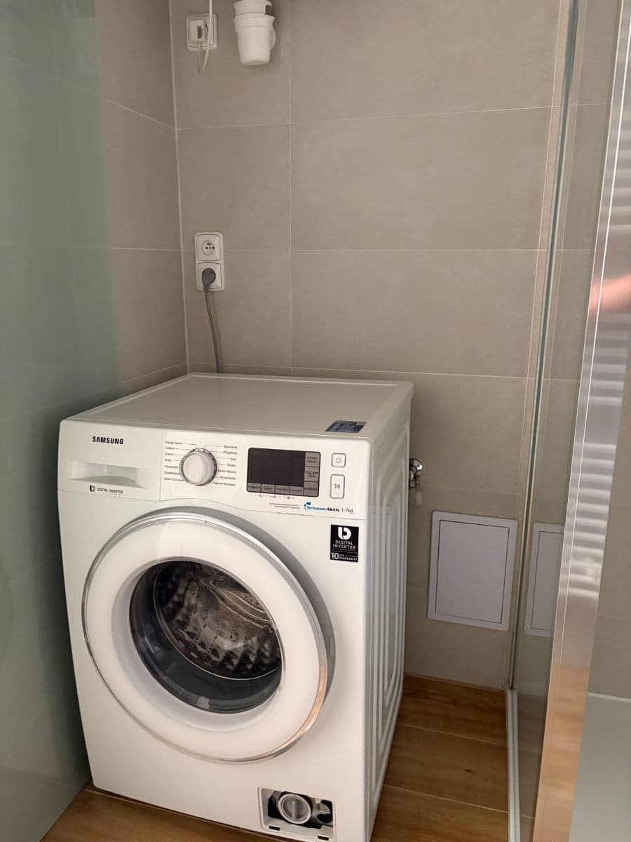 Prenájom bytu 2-izbový 42 m², náměstí Dr. Václava Holého, Praha, Praha Prenájom bytu 2-izbový 42 m², náměstí Dr. Václava Holého, Praha, Praha