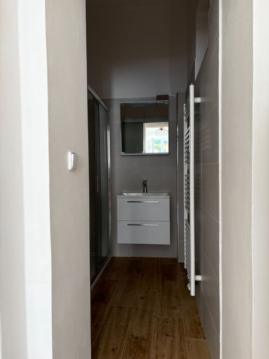 Prenájom bytu 2-izbový 42 m², náměstí Dr. Václava Holého, Praha, Praha Prenájom bytu 2-izbový 42 m², náměstí Dr. Václava Holého, Praha, Praha