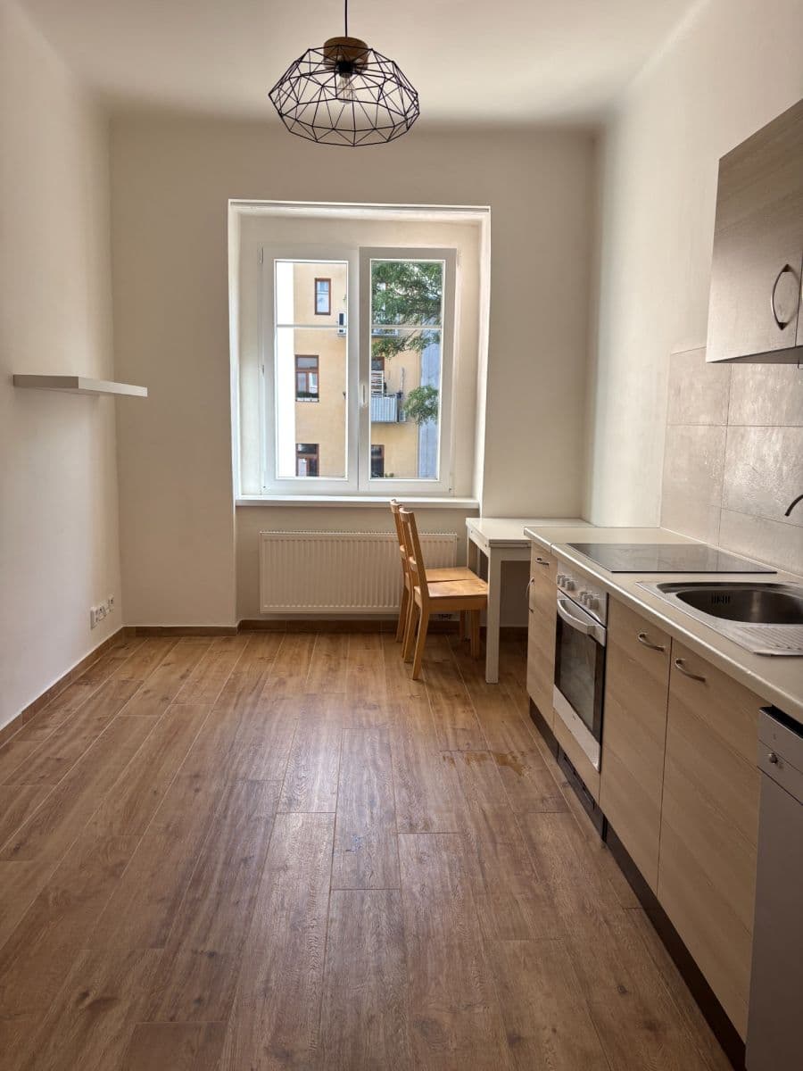 Prenájom bytu 2-izbový 42 m², náměstí Dr. Václava Holého, Praha, Praha Prenájom bytu 2-izbový 42 m², náměstí Dr. Václava Holého, Praha, Praha