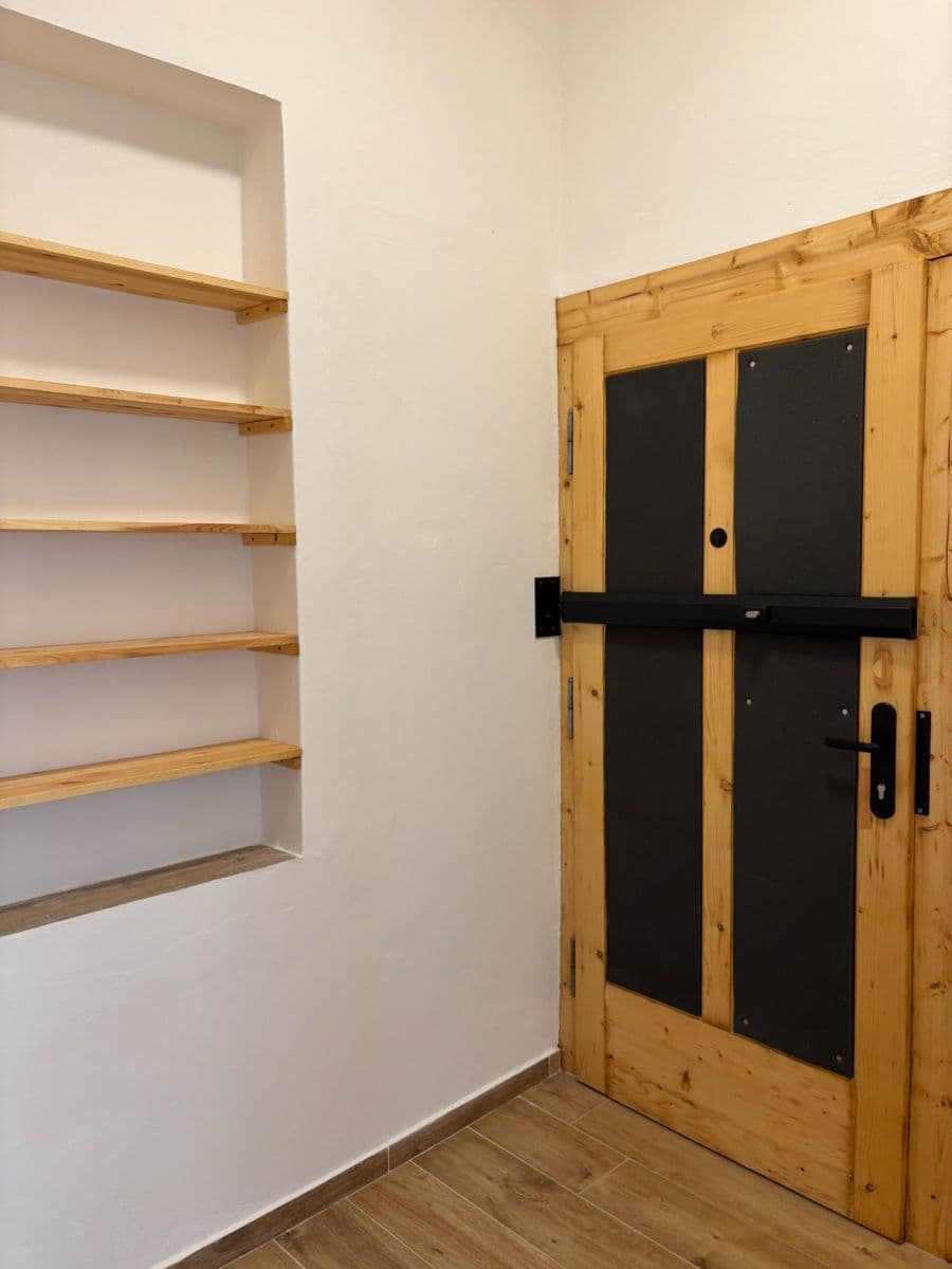 Prenájom bytu 2-izbový 42 m², náměstí Dr. Václava Holého, Praha, Praha Prenájom bytu 2-izbový 42 m², náměstí Dr. Václava Holého, Praha, Praha