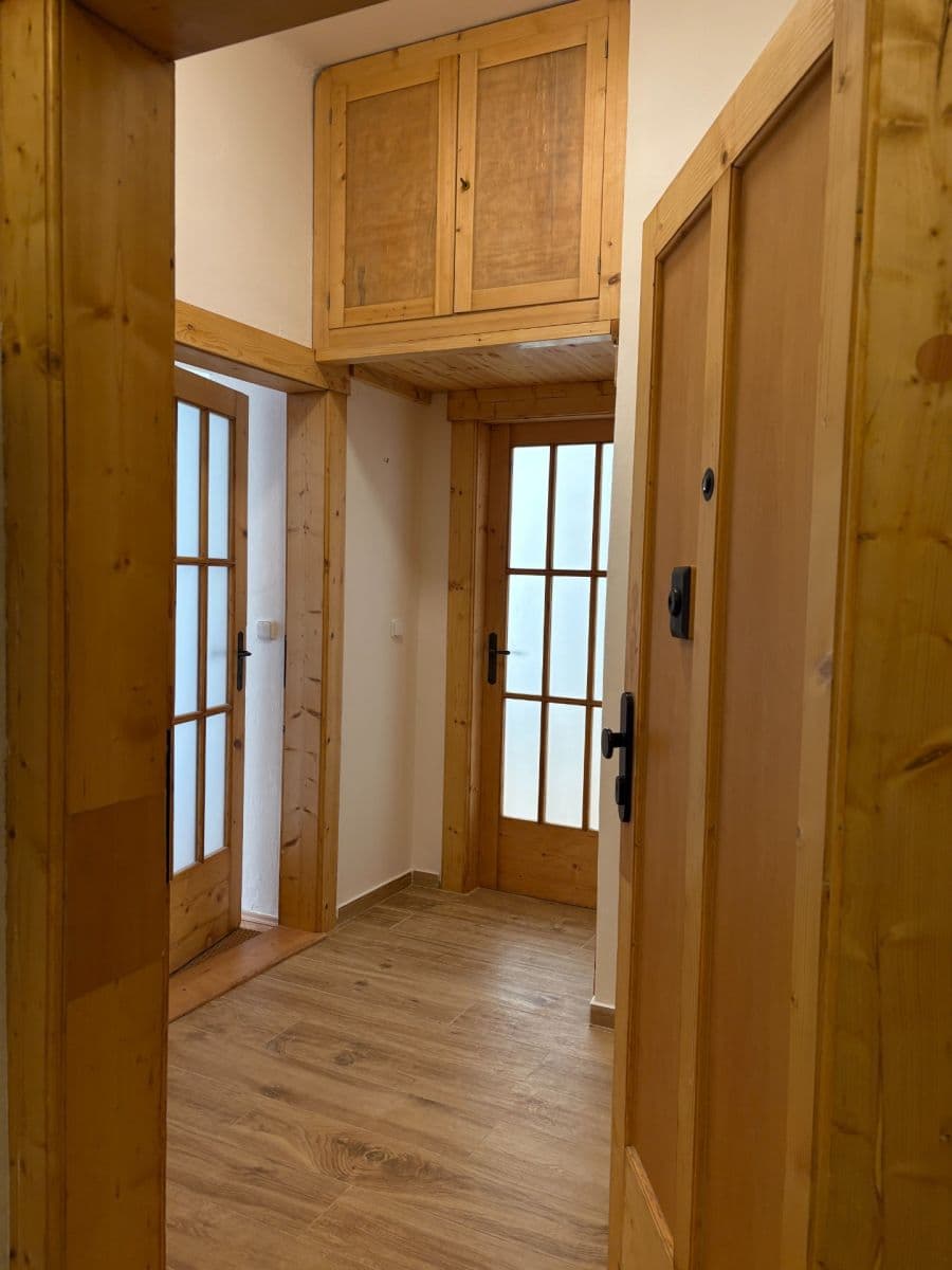 Prenájom bytu 2-izbový 42 m², náměstí Dr. Václava Holého, Praha, Praha Prenájom bytu 2-izbový 42 m², náměstí Dr. Václava Holého, Praha, Praha
