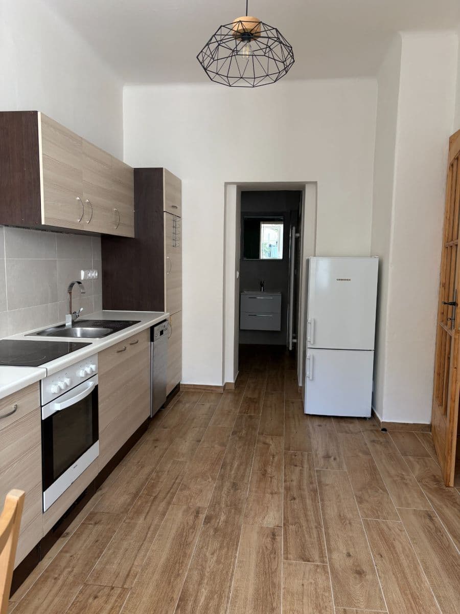 Prenájom bytu 2-izbový 42 m², náměstí Dr. Václava Holého, Praha, Praha Prenájom bytu 2-izbový 42 m², náměstí Dr. Václava Holého, Praha, Praha