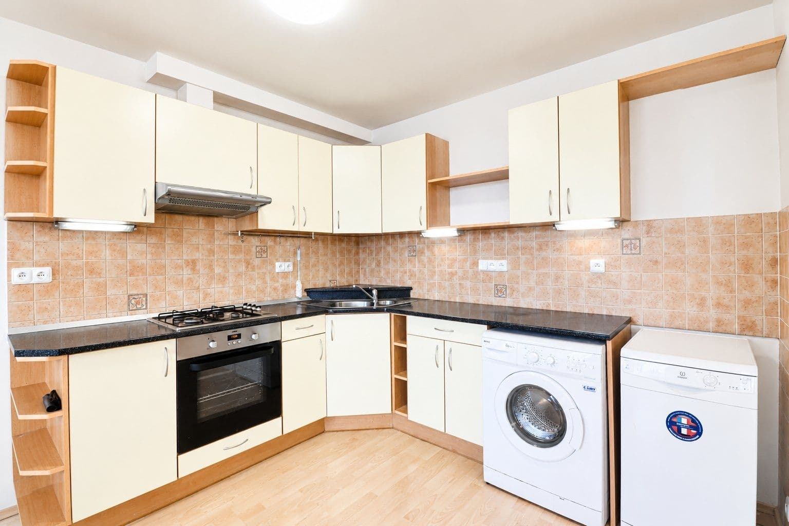 Prenájom bytu 3-izbový 70 m², Štichova, Praha, Praha Prenájom bytu 3-izbový 70 m², Štichova, Praha, Praha