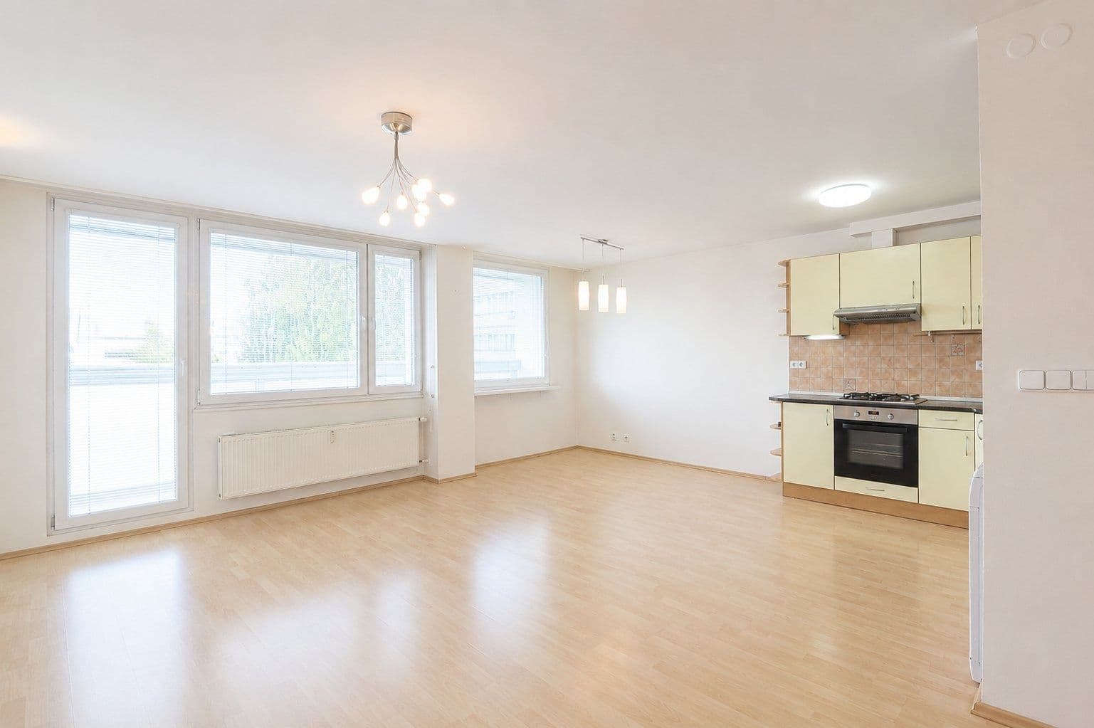 Prenájom bytu 3-izbový 70 m², Štichova, Praha, Praha Prenájom bytu 3-izbový 70 m², Štichova, Praha, Praha