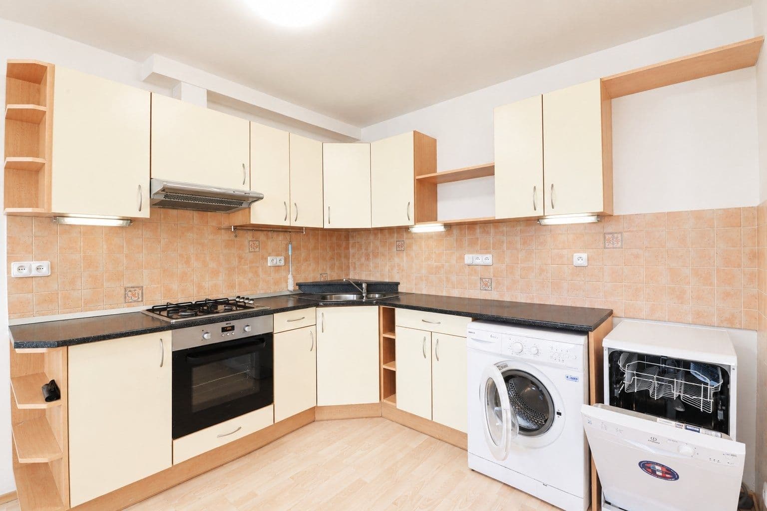 Prenájom bytu 3-izbový 70 m², Štichova, Praha, Praha Prenájom bytu 3-izbový 70 m², Štichova, Praha, Praha