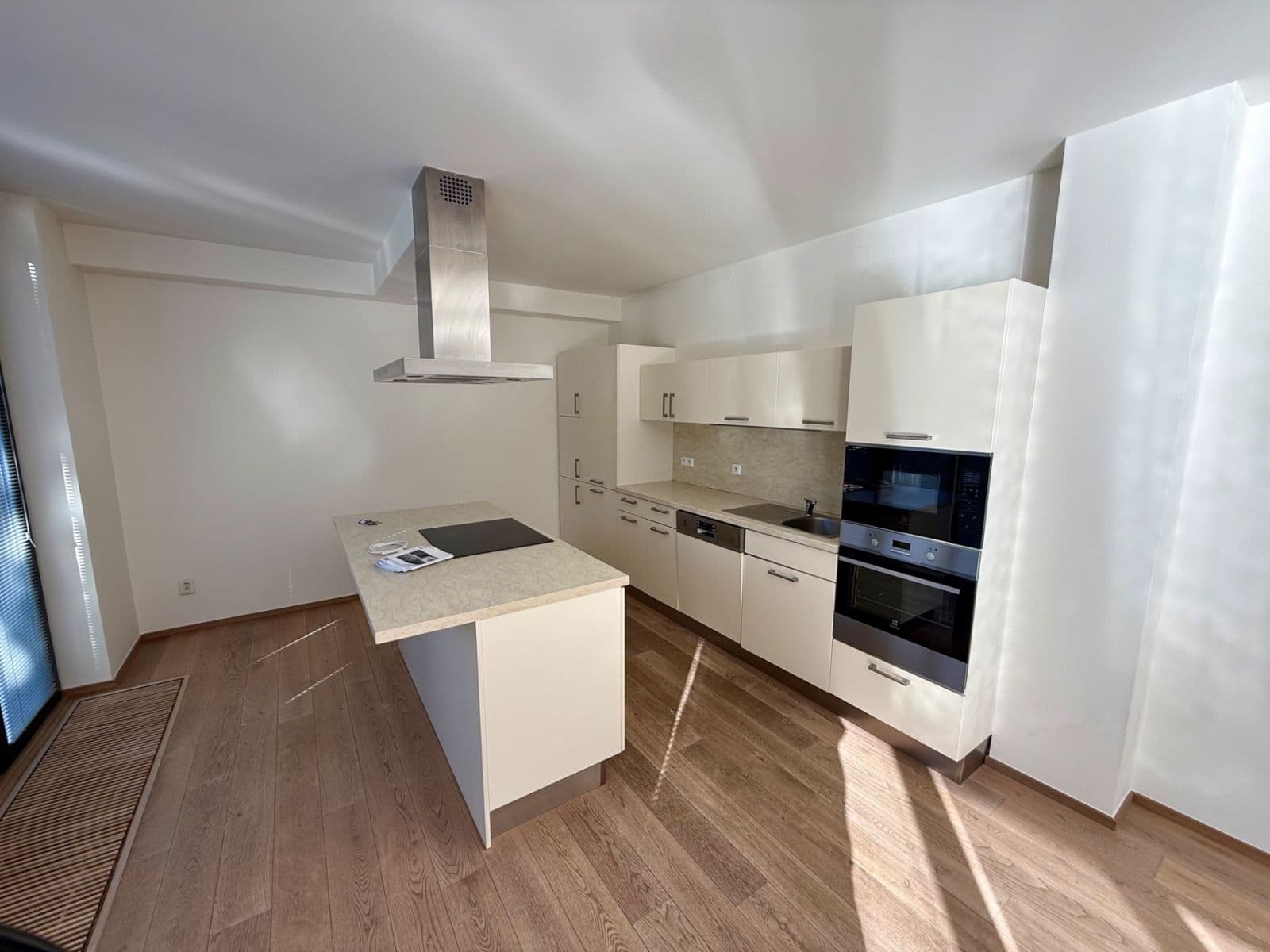 Prenájom bytu 3-izbový 97 m², Ke Slivenci, Praha, Praha Prenájom bytu 3-izbový 97 m², Ke Slivenci, Praha, Praha