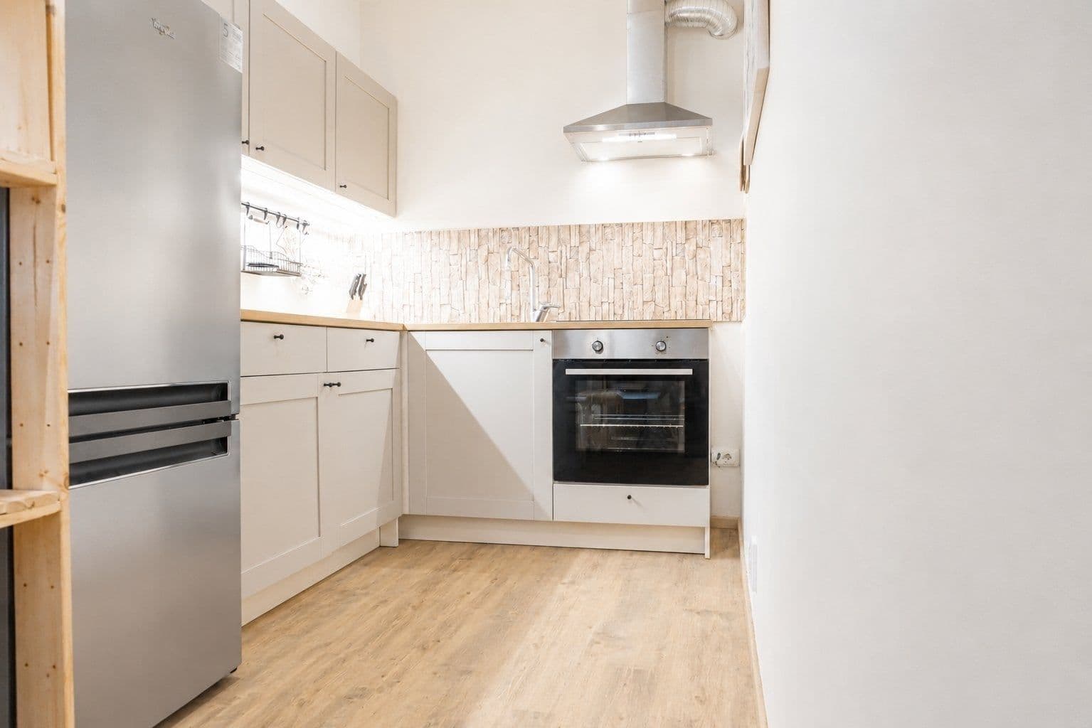 Prenájom bytu 1-izbový 32 m², V Honech, Klecany, Středočeský kraj Prenájom bytu 1-izbový 32 m², V Honech, Klecany, Středočeský kraj