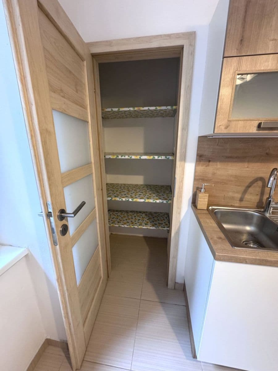 Prenájom bytu 3-izbový 77 m², Radbuzská, Praha, Praha Prenájom bytu 3-izbový 77 m², Radbuzská, Praha, Praha