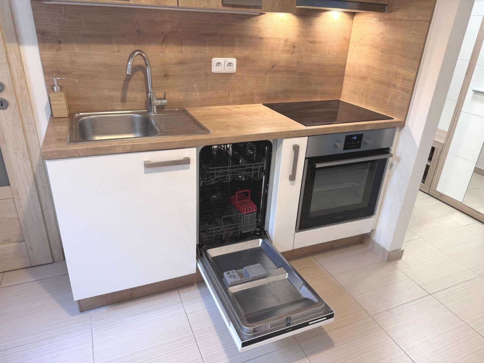 Prenájom bytu 3-izbový 77 m², Radbuzská, Praha, Praha Prenájom bytu 3-izbový 77 m², Radbuzská, Praha, Praha