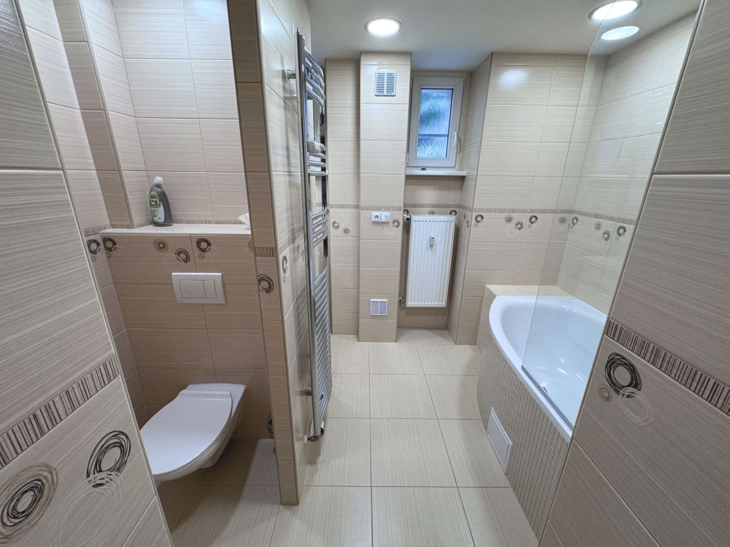 Prenájom bytu 3-izbový 77 m², Radbuzská, Praha, Praha Prenájom bytu 3-izbový 77 m², Radbuzská, Praha, Praha