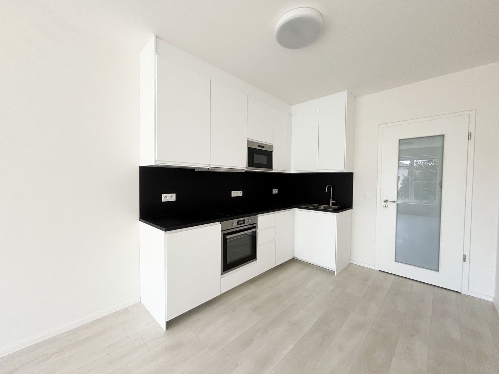 Prenájom bytu 1-izbový 31 m², Českobrodská, Praha, Praha Prenájom bytu 1-izbový 31 m², Českobrodská, Praha, Praha