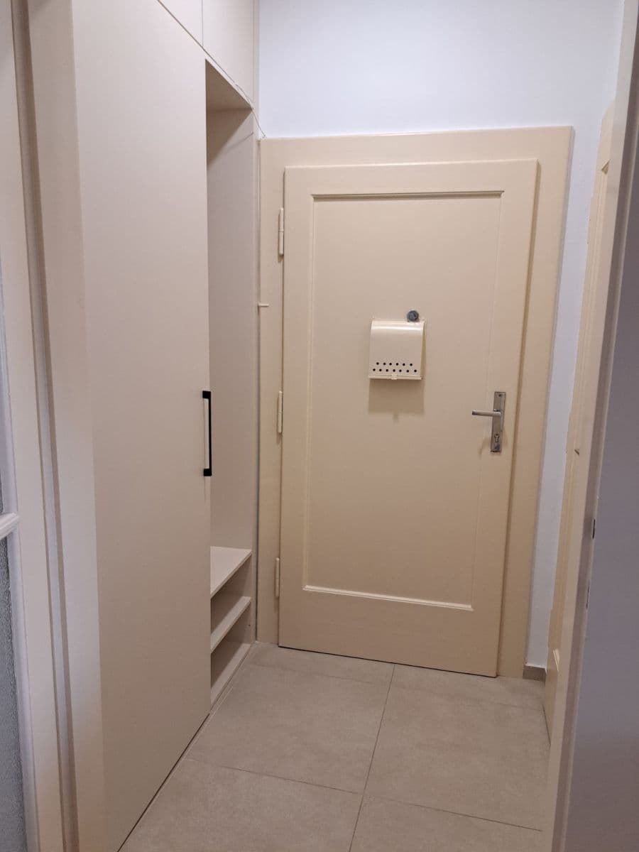 Prenájom bytu 1-izbový 28 m², Vinohradská, Praha, Praha Prenájom bytu 1-izbový 28 m², Vinohradská, Praha, Praha