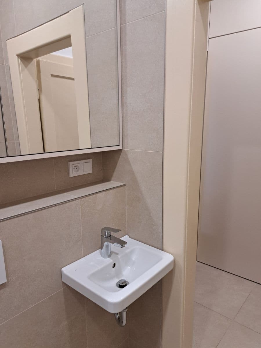 Prenájom bytu 1-izbový 28 m², Vinohradská, Praha, Praha Prenájom bytu 1-izbový 28 m², Vinohradská, Praha, Praha