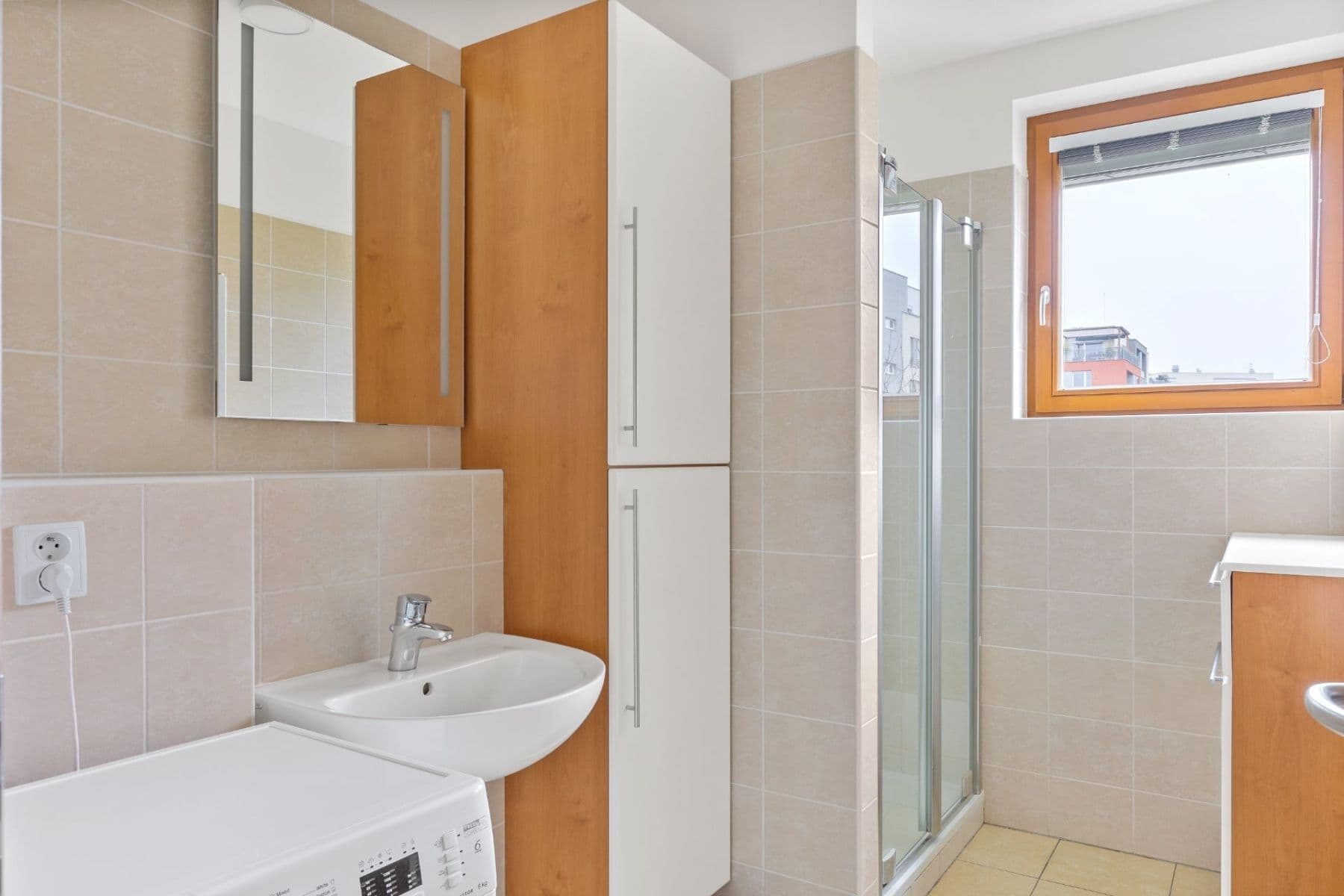 Prenájom bytu 3-izbový 71 m², Anny Rybníčkové, Praha, Praha Prenájom bytu 3-izbový 71 m², Anny Rybníčkové, Praha, Praha