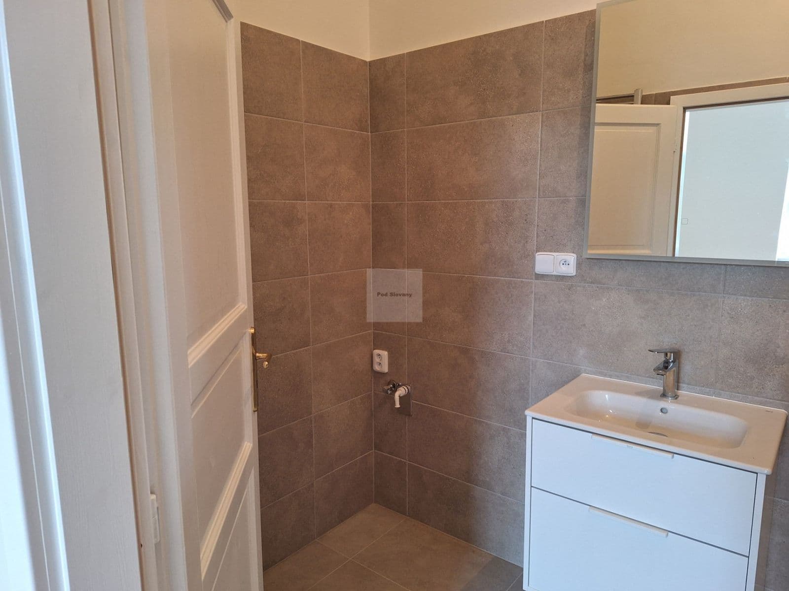 Prenájom bytu 2-izbový 67 m², Pod Slovany, Praha, Praha Prenájom bytu 2-izbový 67 m², Pod Slovany, Praha, Praha