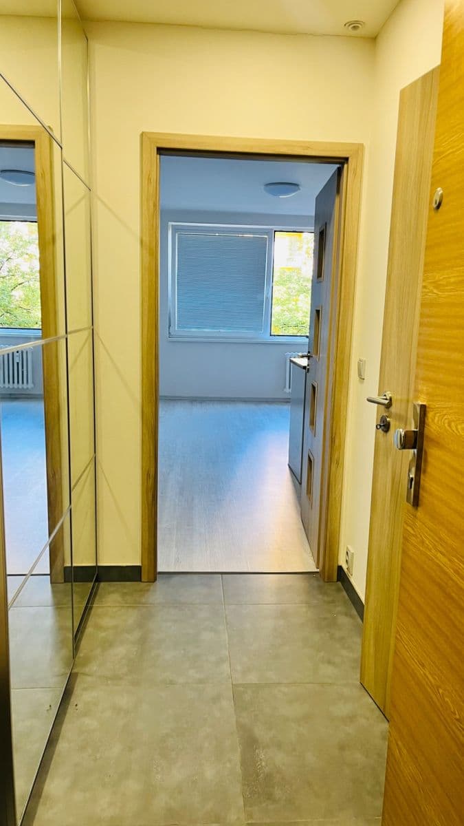 Prenájom bytu 1-izbový 31 m², Voskovcova, Praha, Praha Prenájom bytu 1-izbový 31 m², Voskovcova, Praha, Praha