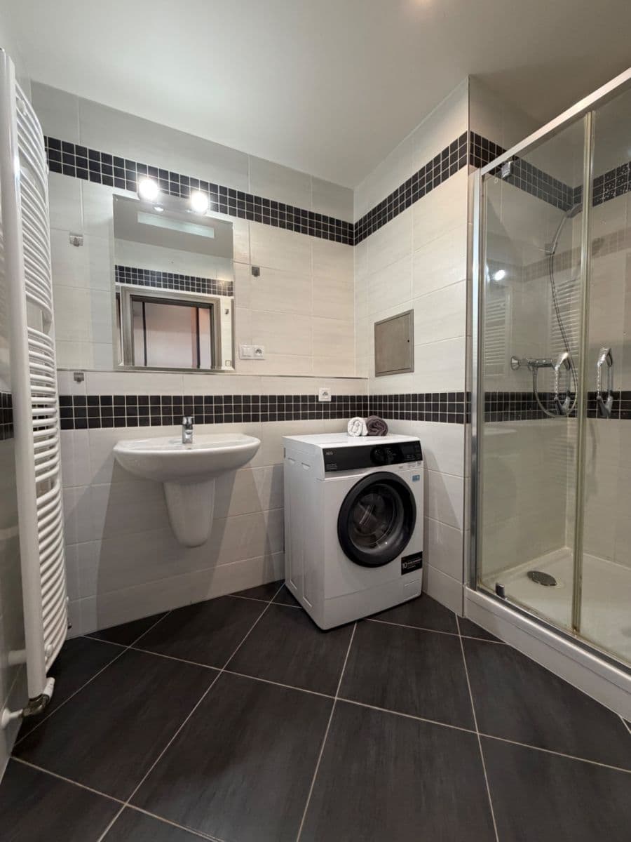 Prenájom bytu 1-izbový 40 m², Hornoměcholupská, Praha, Praha Prenájom bytu 1-izbový 40 m², Hornoměcholupská, Praha, Praha