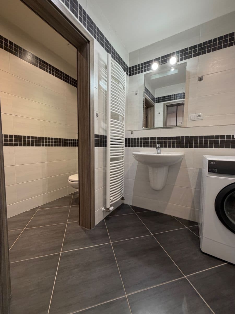 Prenájom bytu 1-izbový 40 m², Hornoměcholupská, Praha, Praha Prenájom bytu 1-izbový 40 m², Hornoměcholupská, Praha, Praha