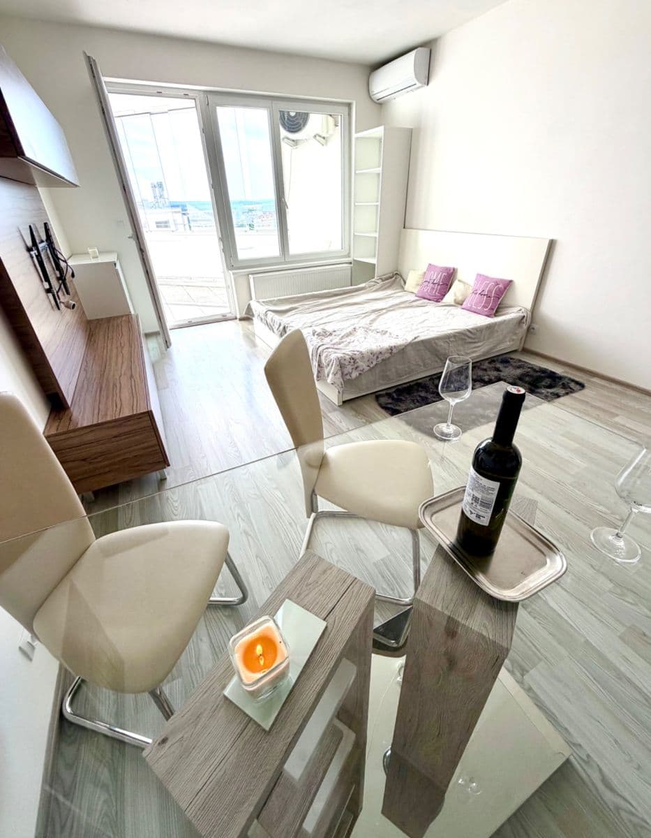 Prenájom bytu 1-izbový 40 m², Hornoměcholupská, Praha, Praha Prenájom bytu 1-izbový 40 m², Hornoměcholupská, Praha, Praha