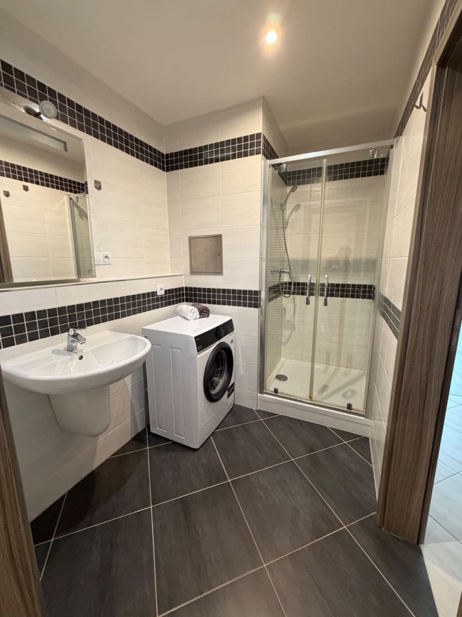 Prenájom bytu 1-izbový 40 m², Hornoměcholupská, Praha, Praha Prenájom bytu 1-izbový 40 m², Hornoměcholupská, Praha, Praha