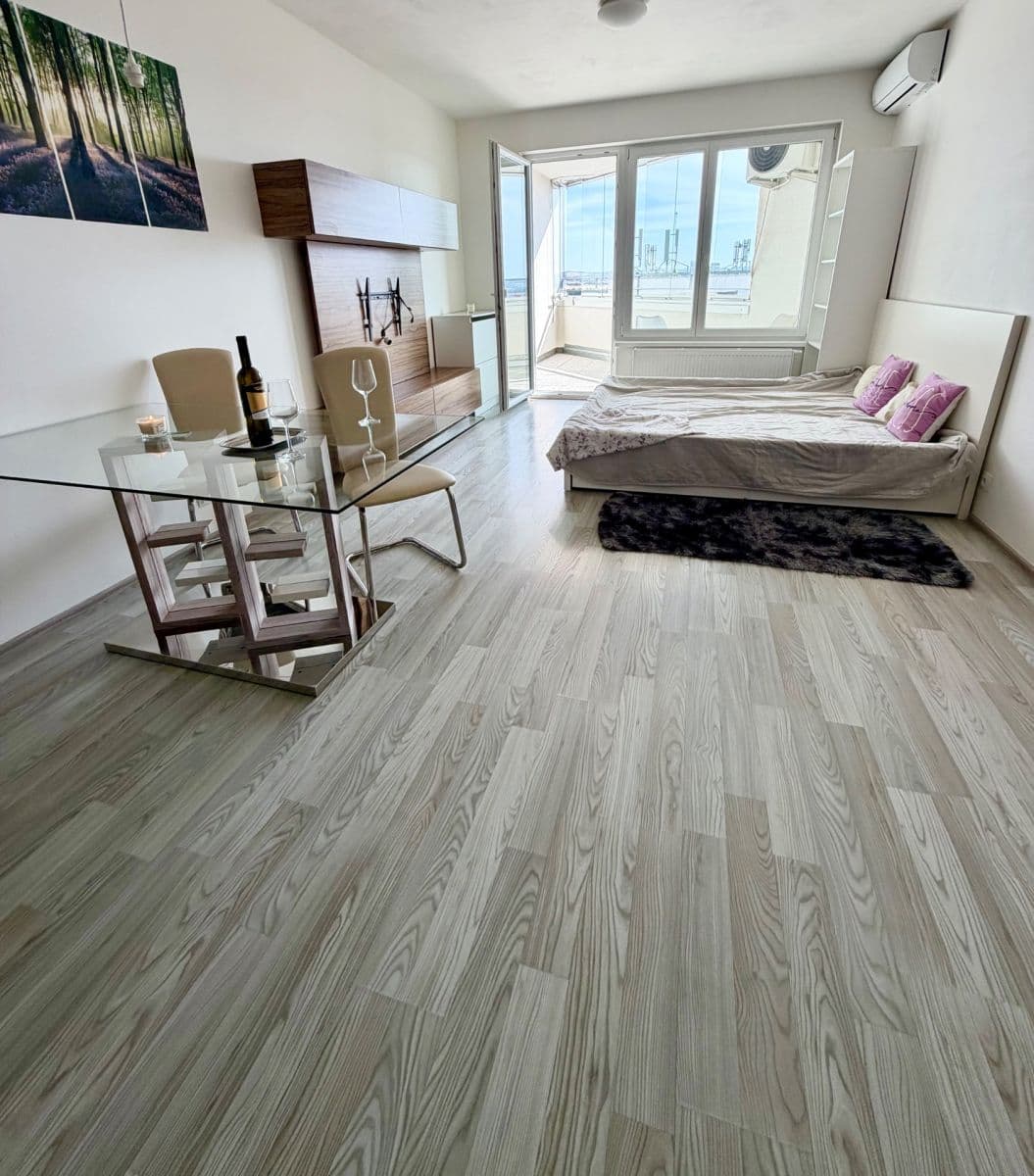 Prenájom bytu 1-izbový 40 m², Hornoměcholupská, Praha, Praha Prenájom bytu 1-izbový 40 m², Hornoměcholupská, Praha, Praha