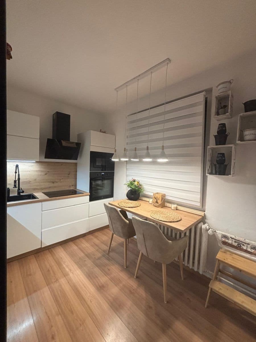 Predaj bytu 3-izbový 75 m², U Potoka, Vysoké Mýto, Pardubický kraj Predaj bytu 3-izbový 75 m², U Potoka, Vysoké Mýto, Pardubický kraj