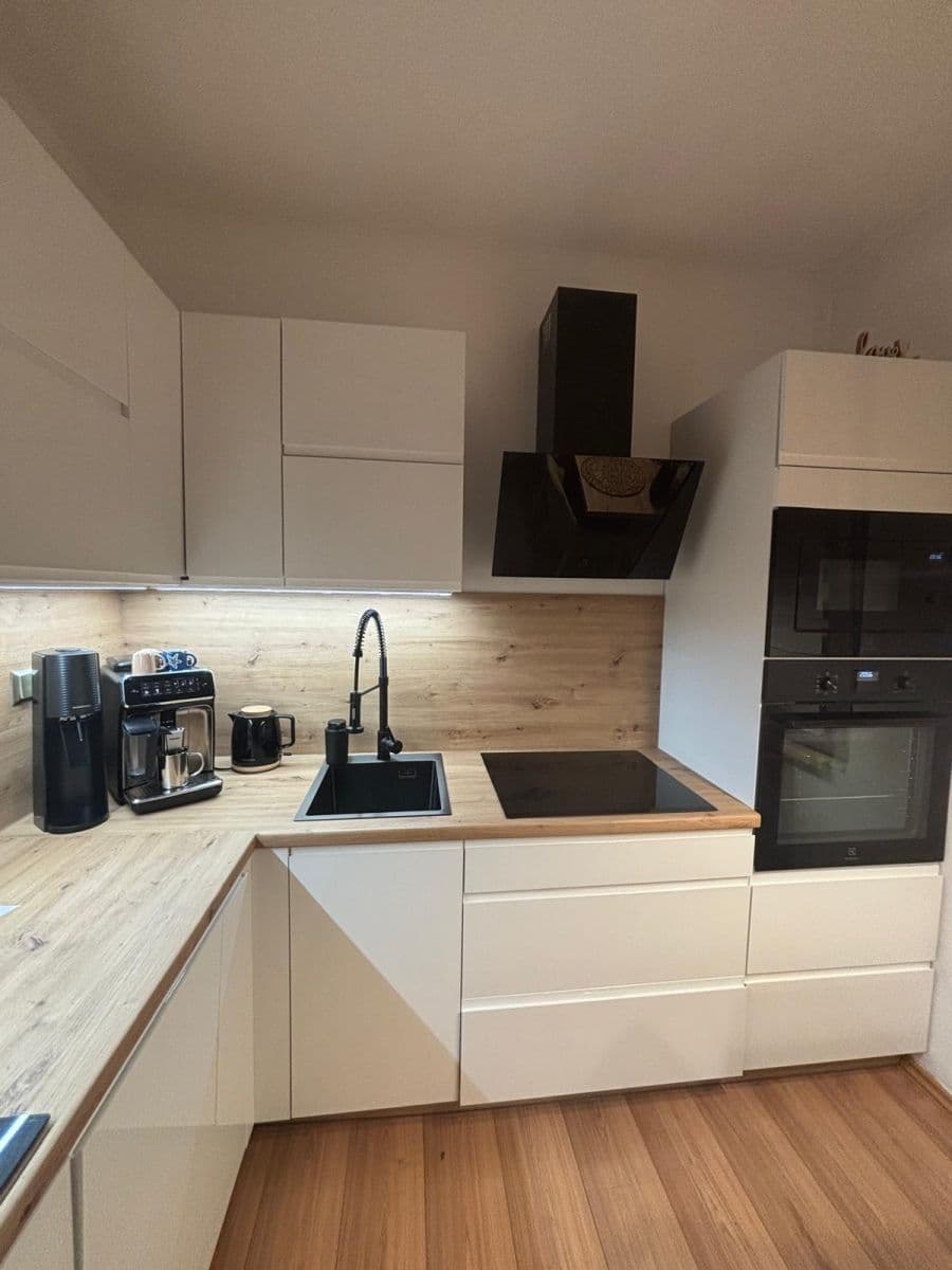 Predaj bytu 3-izbový 75 m², U Potoka, Vysoké Mýto, Pardubický kraj Predaj bytu 3-izbový 75 m², U Potoka, Vysoké Mýto, Pardubický kraj
