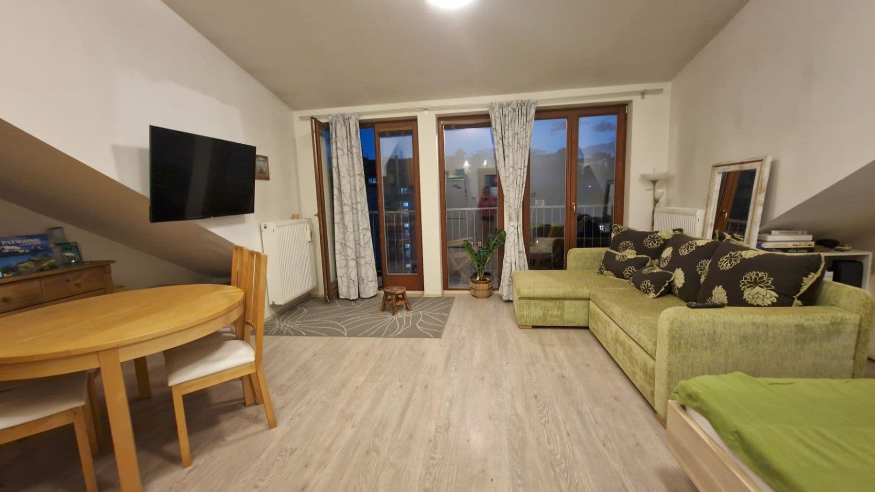Prenájom bytu 1-izbový 45 m², Kloboučnická, Praha, Praha Prenájom bytu 1-izbový 45 m², Kloboučnická, Praha, Praha