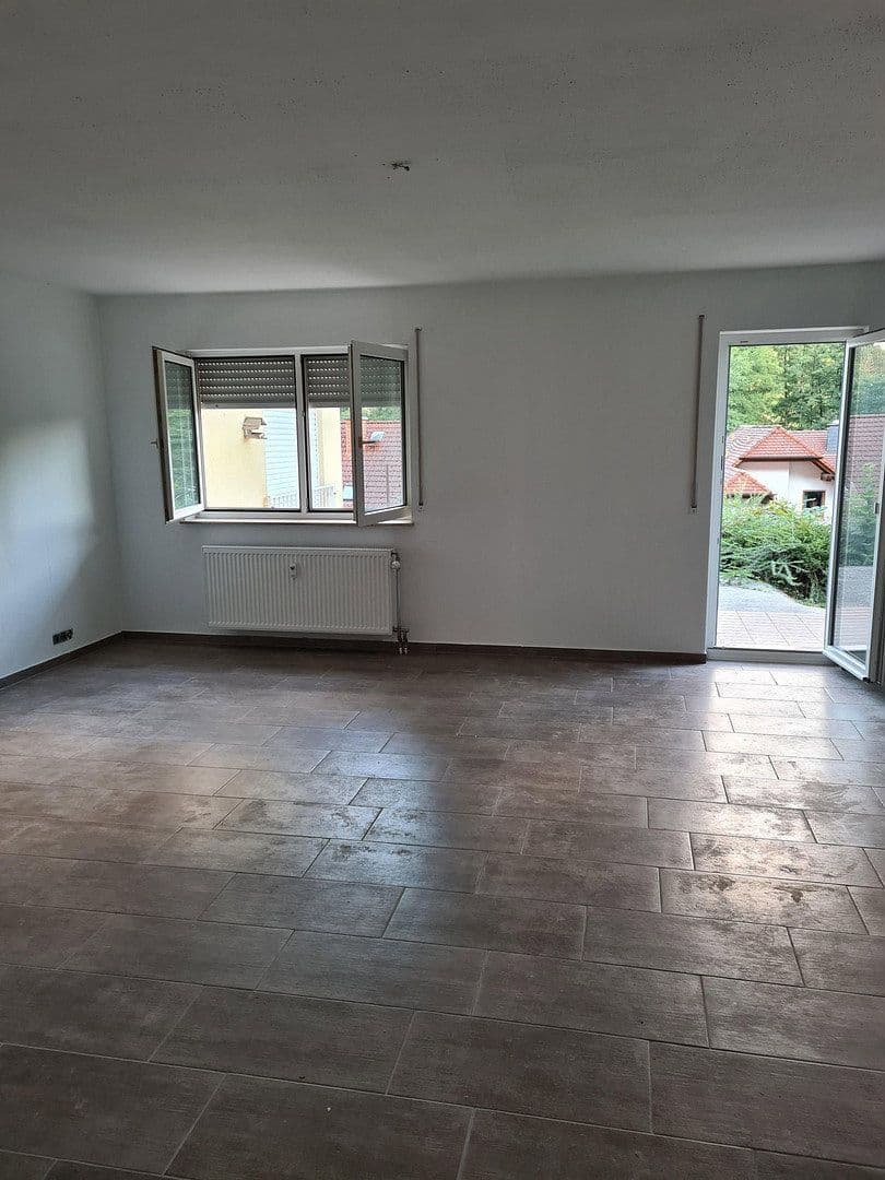 Prenájom bytu 3-izbový 99 m², Bad Soden-Salmünster, Hesensko Prenájom bytu 3-izbový 99 m², Bad Soden-Salmünster, Hesensko
