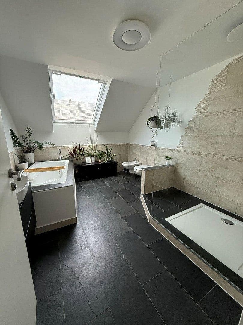 Predaj bytu 3-izbový 95 m², Frankfurt am Main, Hesensko Predaj bytu 3-izbový 95 m², Frankfurt am Main, Hesensko