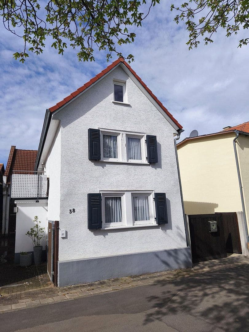 Predaj domu 83 m², pozemok 190 m², Neugasse 38, Ober-Mörlen, Hesensko Predaj domu 83 m², pozemok 190 m², Neugasse 38, Ober-Mörlen, Hesensko