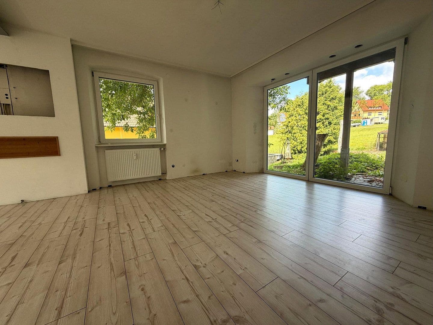 Predaj domu 275 m², pozemok 1.037 m², Bärnreuth 33, Bad Berneck im Fichtelgebirge, Bavorsko Predaj domu 275 m², pozemok 1.037 m², Bärnreuth 33, Bad Berneck im Fichtelgebirge, Bavorsko